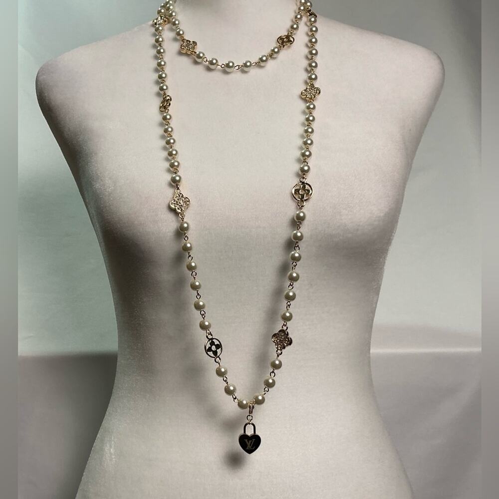 Louis Vuitton Simulated White Pearl Gold Rhinestone Necklace - Picture 7 of 12